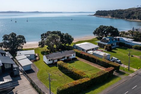 Photo of property in 68 Tindalls Bay Road, Tindalls Beach, Whangaparaoa, 0930
