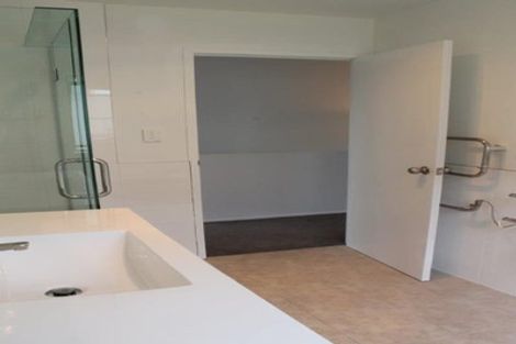 Photo of property in 603a Glenfield Road, Totara Vale, Auckland, 0629