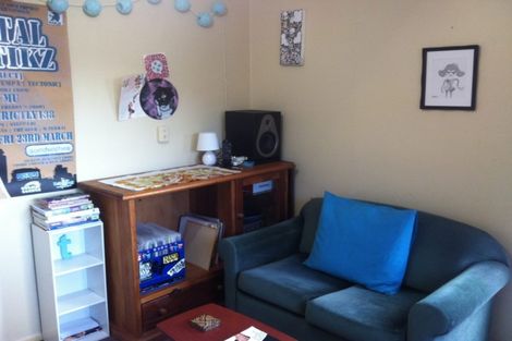 Photo of property in 26 Cave Road, Houghton Bay, Wellington, 6023