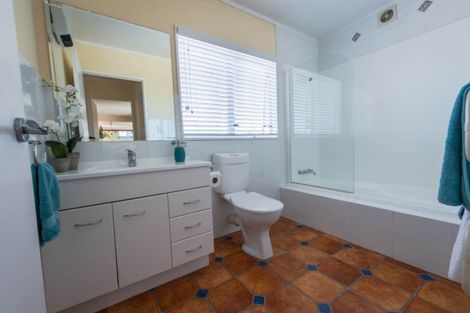 Photo of property in 1/6 Sandgate Avenue, Botany Downs, Auckland, 2010
