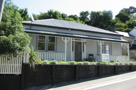 Photo of property in 19 Hawkhurst Road, Lyttelton, 8082