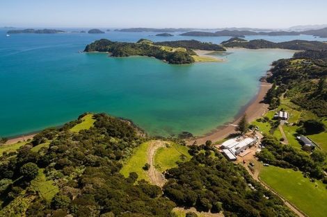 Photo of property in 250 Paroa Bay Road, Russell, 0272