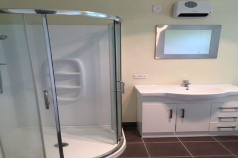 Photo of property in 1a Trojan Crescent, New Lynn, Auckland, 0600