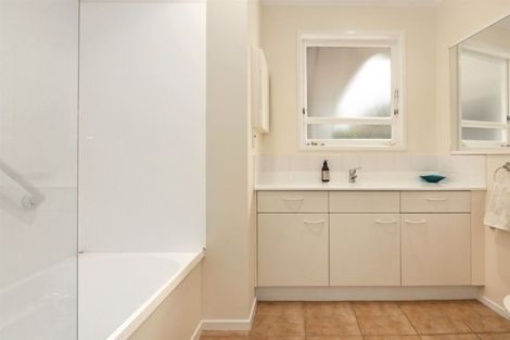 Photo of property in 7 Oak Avenue, Paremata, Porirua, 5024