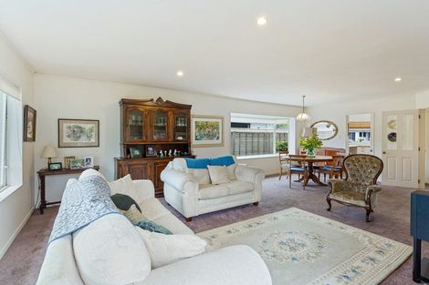 Photo of property in 31 Rosebank Grove, Waikanae, 5036