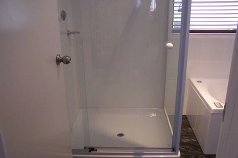 Photo of property in 2/4 Currell Way, Somerville, Auckland, 2014