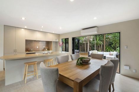 Photo of property in 2/71 Pupuke Road, Northcote, Auckland, 0627