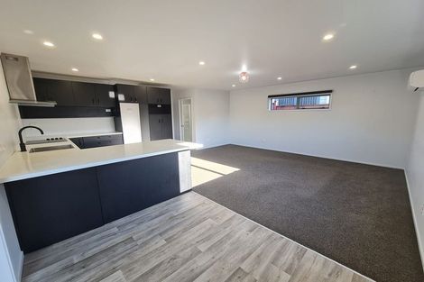 Photo of property in 5 Foyle Place, Glendene, Auckland, 0602