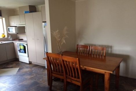 Photo of property in 1a Thomas Rea Place, Te Atatu South, Auckland, 0610
