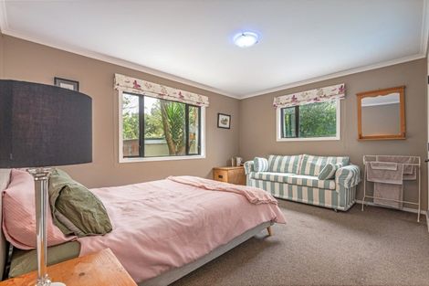 Photo of property in 52 Turitea Road, Fitzherbert, Palmerston North, 4472