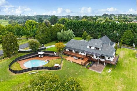 Photo of property in 132 Taupaki Road, Taupaki, Henderson, 0782