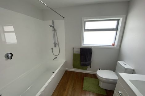 Photo of property in 86 Ruskin Road, Newlands, Wellington, 6037