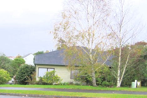 Photo of property in 27 Pinewood Grove, Botany Downs, Auckland, 2010