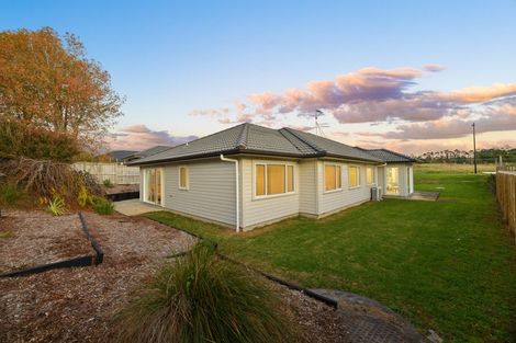 Photo of property in 12 Lockyer Road, Kumeu, 0810