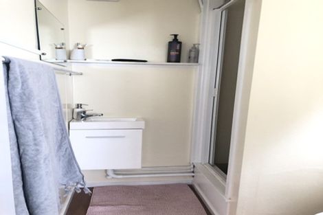 Photo of property in 21 Battle Place, Glenfield, Auckland, 0629