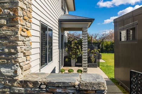 Photo of property in 9 Bridesdale Drive, Lake Hayes, Queenstown, 9304