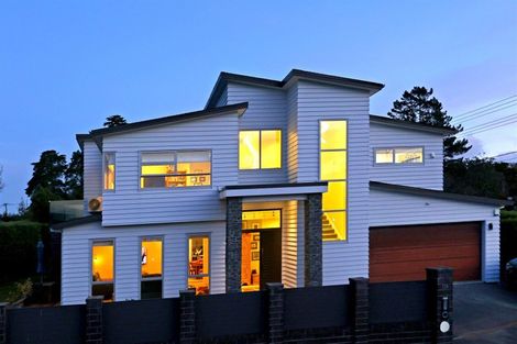 Photo of property in 114 Lake Panorama Drive, Henderson Valley, Auckland, 0612