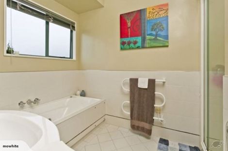 Photo of property in 16 Bluebird Crescent, Unsworth Heights, Auckland, 0632
