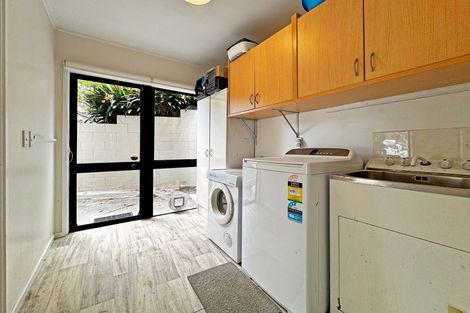 Photo of property in 1/20a Hauraki Road, Hauraki, Auckland, 0622