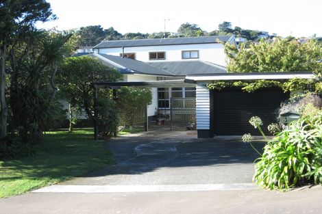 Photo of property in 3 Spenmoor Street, Newlands, Wellington, 6037