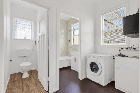 Photo of property in 35 Tipahi Street, Nelson South, Nelson, 7010