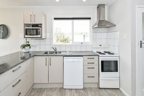 Photo of property in 31 Gossamer Drive, Pakuranga Heights, Auckland, 2010