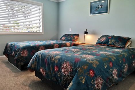 Photo of property in 2 Cayman Court, One Tree Point, 0118