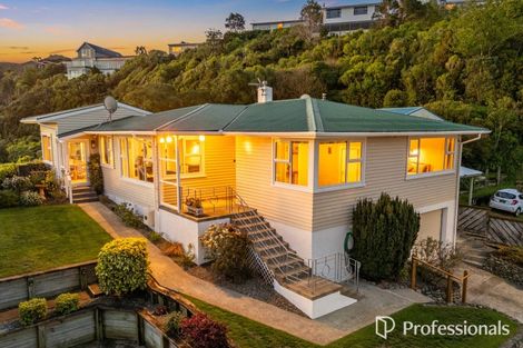 Photo of property in 14 Bushey Way, Maungaraki, Lower Hutt, 5010