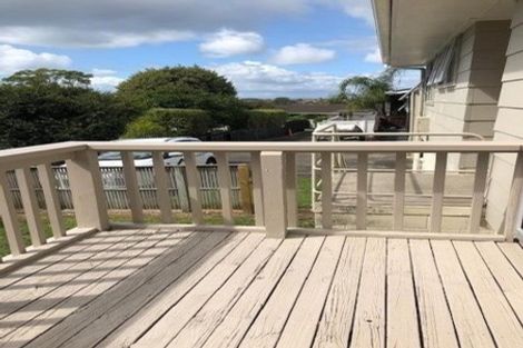 Photo of property in 1/84 Greenslade Crescent, Northcote, Auckland, 0627