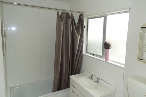 Photo of property in 2/23 Challen Close, Conifer Grove, Takanini, 2112