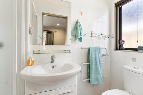 Photo of property in 10d Evans Road, Weymouth, Auckland, 2103