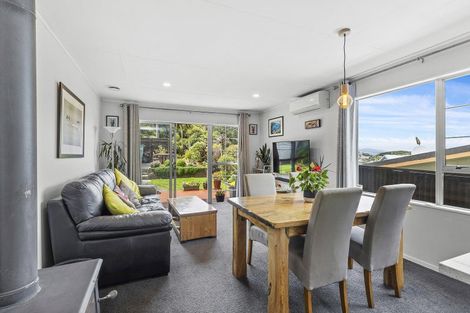 Photo of property in 1/40 Salford Street, Newlands, Wellington, 6037