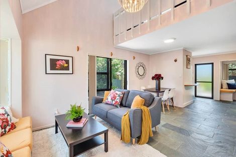 Photo of property in 2/3 Aorangi Place, Birkenhead, Auckland, 0626