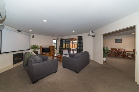 Photo of property in 32 Tennyson Avenue, Kelvin Grove, Palmerston North, 4414