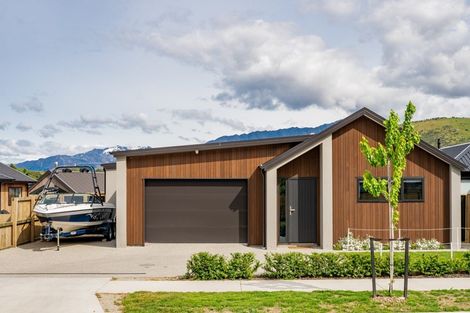 Photo of property in 20 Fallow Street, Jacks Point, 9371