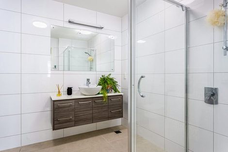 Photo of property in 16 Eaves Bush Parade, Orewa, 0931