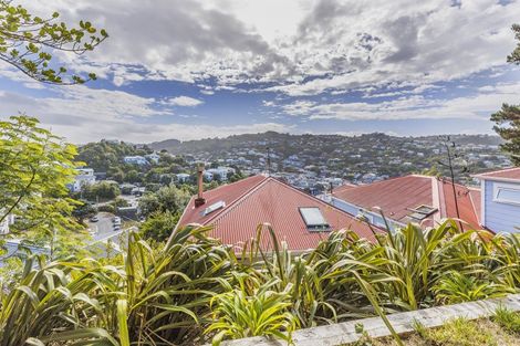 Photo of property in 32 Freeling Street, Island Bay, Wellington, 6023