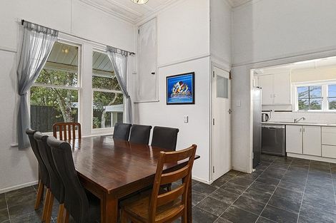 Photo of property in 17 Awaroa Road, Sunnyvale, Auckland, 0612