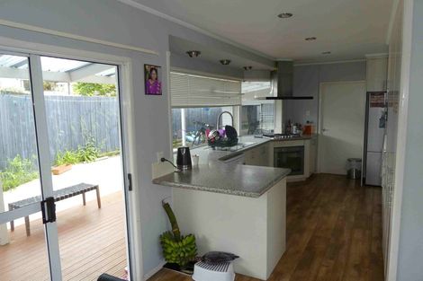 Photo of property in 25c Thornlow Street, Glendene, Auckland, 0602