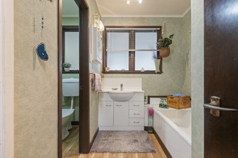 Photo of property in 14 Rakino Place, Awapuni, Palmerston North, 4412