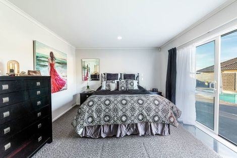 Photo of property in 6 John Brooke Crescent, East Tamaki Heights, Auckland, 2016