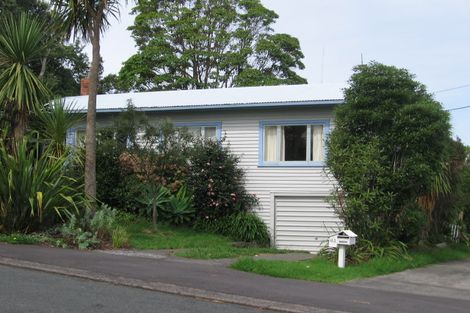 Photo of property in 1/4 Highland Avenue, Titirangi, Auckland, 0604