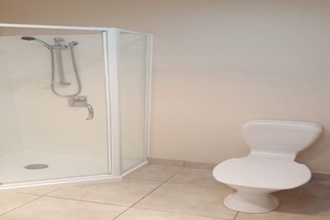 Photo of property in Waimanu Bay Village, 17/1 Piriti Drive, Te Atatu Peninsula, Auckland, 0610