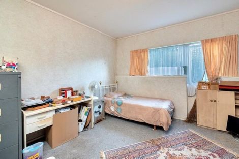 Photo of property in 33 Rangeview Road, Sunnyvale, Auckland, 0612