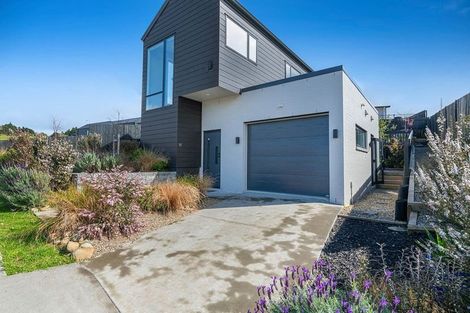 Photo of property in 16 Aquamarine Avenue, Wainui, 0992