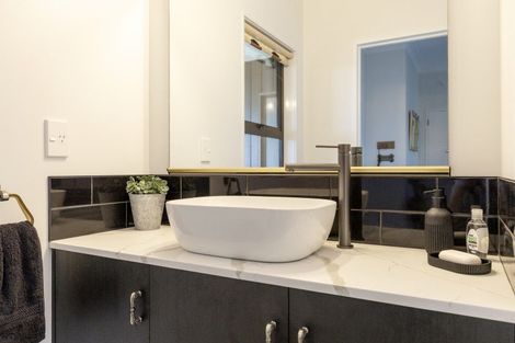 Photo of property in 62 Harvey Street, Waipahihi, Taupo, 3330