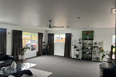 Photo of property in 160 Bartholomew Road, Levin, 5510