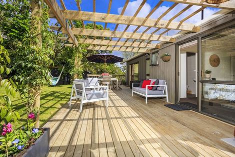 Photo of property in 20 Kallista Place, Browns Bay, Auckland, 0630