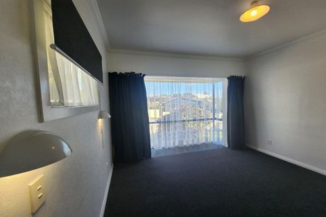 Photo of property in 28 Breakwater Road, Moturoa, New Plymouth, 4310