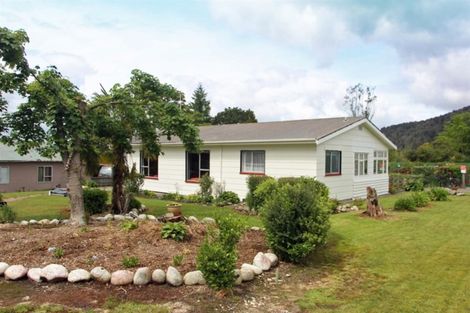 Photo of property in 22 Denston Street, Blackball, 7804